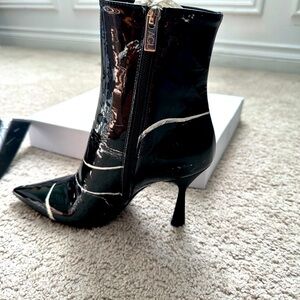 NEW AGL Made in Italy marbled black /white bootie patent leather size 6